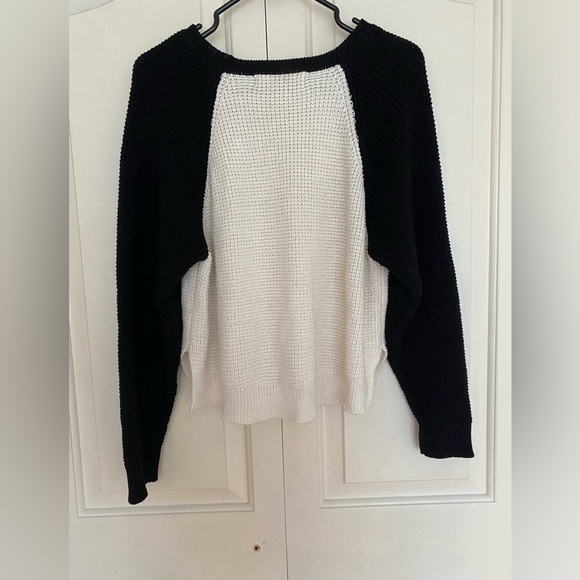 Forever 21 Sweater - Picture 2 of 3